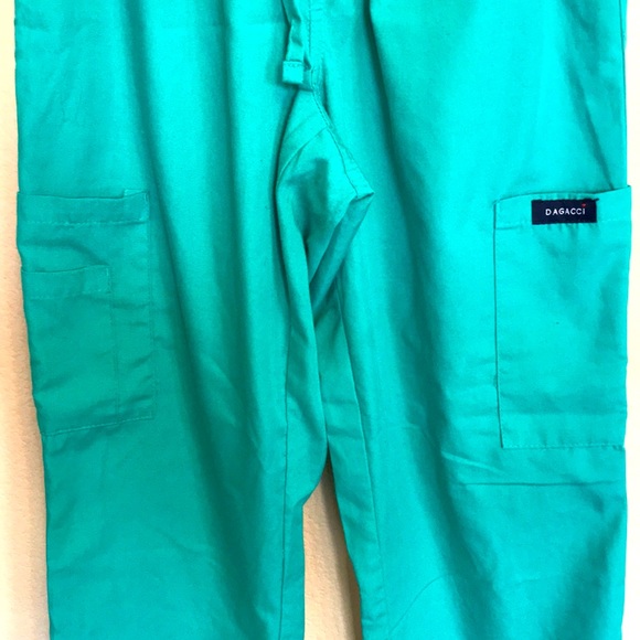 Green scrub set - Picture 6 of 12